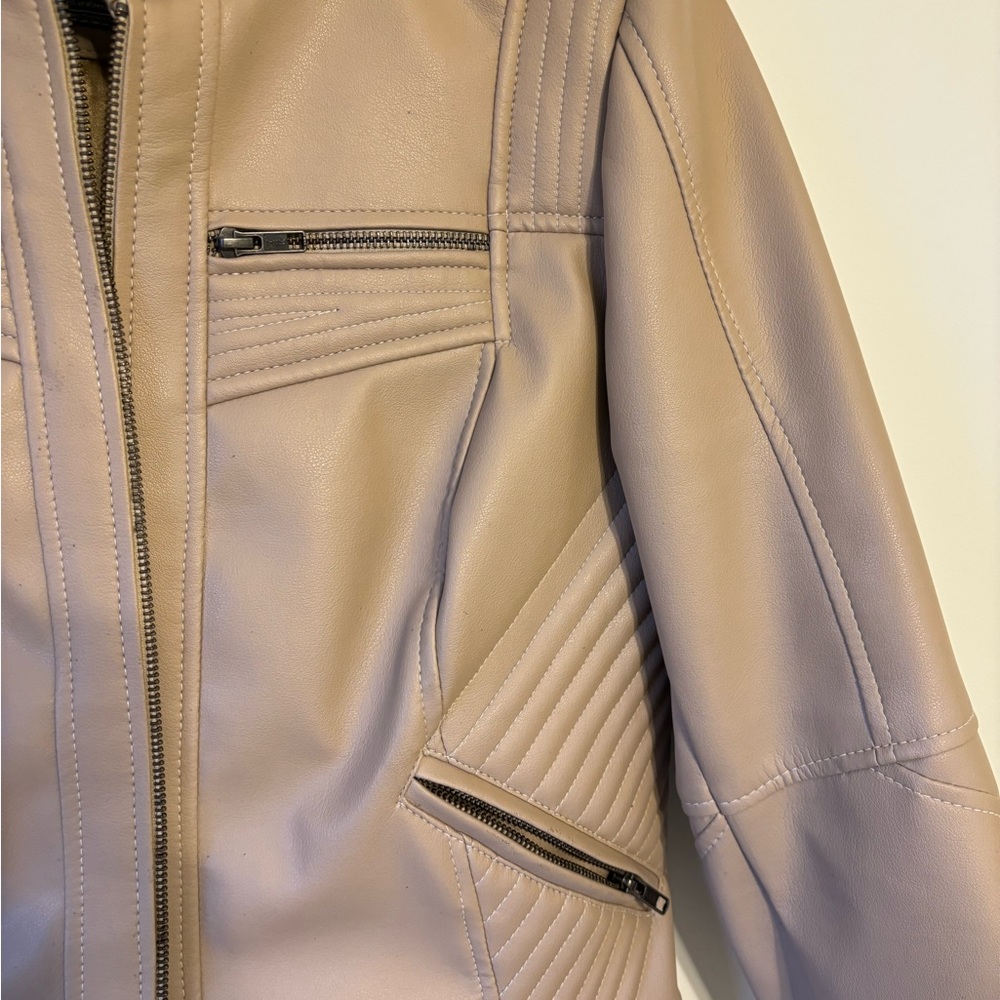 Womens XL very stylish genuine leather tan jacket.